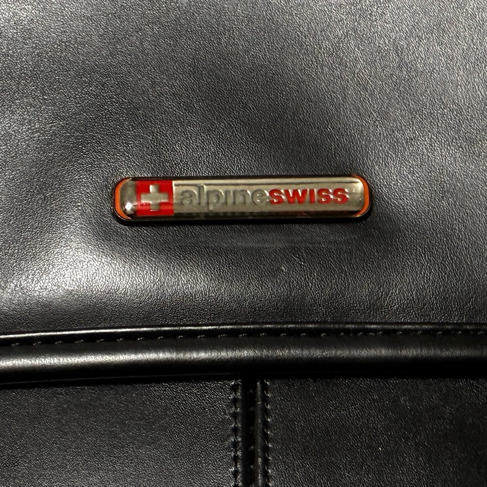 Alpine Swiss Messenger Black Leather Laptop/Brief Case Bag With Buckle Closure - Picture 3 of 10